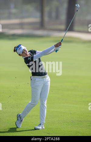 Los Angeles, California, Stati Uniti. 27th Apr, 2023. Il giocatore della LPGA Minjee arriva sul fairway al Wilshire Country Club il 27 aprile 2023 durante il 1st° round del JM Eagle Championship presentato da Plato. (Credit Image: © Mark Edward Harris/ZUMA Press Wire) SOLO PER USO EDITORIALE! Non per USO commerciale! Foto Stock