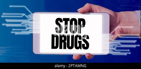 Scrittura a mano testo Stop Drugs, Word per il processo di smettere o smettere di fumare tabacco cornice con foglie e fiori intorno e importante anno Foto Stock