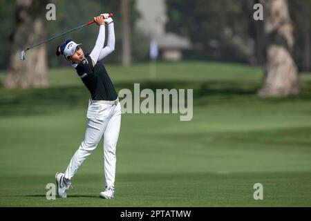 Los Angeles, California, Stati Uniti. 27th Apr, 2023. Il giocatore della LPGA Minjee arriva sul fairway al Wilshire Country Club il 27 aprile 2023 durante il 1st° round del JM Eagle Championship presentato da Plato. (Credit Image: © Mark Edward Harris/ZUMA Press Wire) SOLO PER USO EDITORIALE! Non per USO commerciale! Foto Stock