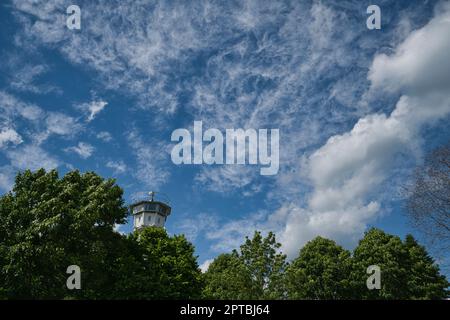 Una torre di osservazione sul vecchio confine della RDT Foto Stock