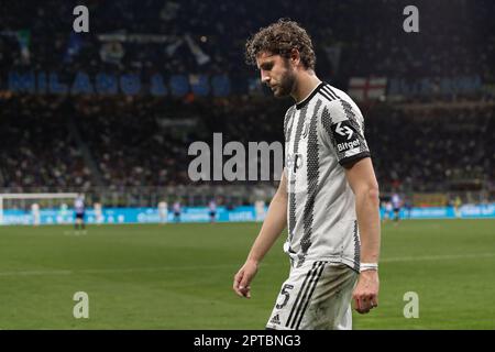 Milano, Italia. 26th Apr, 2023. Italia, Milano, aprile 26 2023: Manuel Locatelli (centrocampista Juventus) sostituito, lascia il campo a 63' durante la partita di calcio FC INTER vs JUVENTUS FC, SF 2nd LEG Coppa Italia 2022-2023 stadio San Siro (Foto di Fabrizio Andrea Bertani/Pacific Press) Credit: Pacific Press Media Production Corp./Alamy Live News Foto Stock