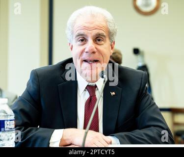 Washington, Stati Uniti. 27th Apr, 2023. Michael Horowitz, ispettore generale, Stati Uniti Dipartimento di Giustizia, intervenendo ad un'audizione del Comitato della Camera sulla sottocommissione giudiziaria sulla criminalità e la sorveglianza del Governo Federale al Campidoglio degli Stati Uniti. Credit: SOPA Images Limited/Alamy Live News Foto Stock