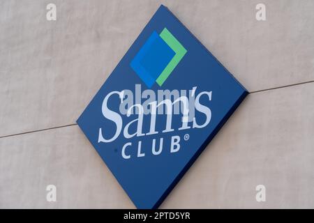 Primo piano del cartello del negozio del club di Sam sull'edificio. Foto Stock