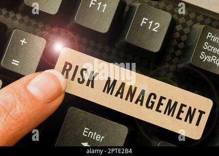 Firma che mostra la gestione dei rischi, il concetto aziendale che valuta e controlla le minacce future all'azienda Foto Stock