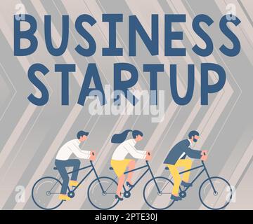 Didascalia concettuale Business Startup, concetto che significa durante la prima fase di lancio delle operazioni commerciali tre colleghi Riding Bicycle rappresentano Foto Stock