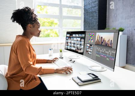 Editor video o Designer che utilizzano il software di editing Tech sul computer Foto Stock