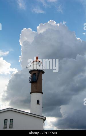 Faro dal 1872, sull'isola di Poel, sul Mar Baltico vicino a Timmendorf Strand, vicino a Wismar, Germania, Europa Foto Stock