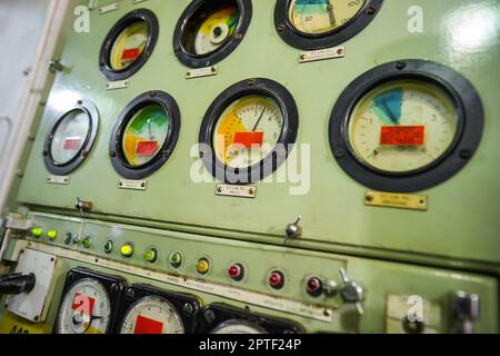 Immagine di un pannello di controllo con molti pulsanti. Foto Stock