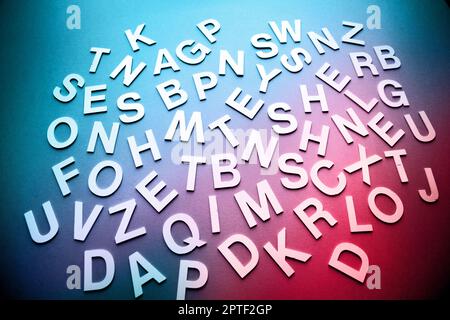 Solido misto lettere pila closeup photo. Istruzione il concetto di sfondo Foto Stock