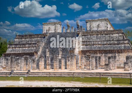 Tempio dei Guerrieri a Chichen Itza, Quintana Roo, Messico. Rovine Maya vicino a Cancun. Foto Stock