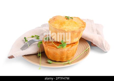 Piatto con gustose torte di carne su fondo bianco Foto Stock