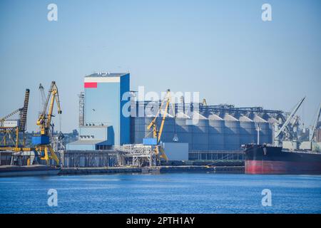 Deposito di cereali e impianti di trasformazione e di fabbricazione agro-alimentare e silos d'argento per la pulizia e il magazzinaggio dei prodotti agricoli; Foto Stock