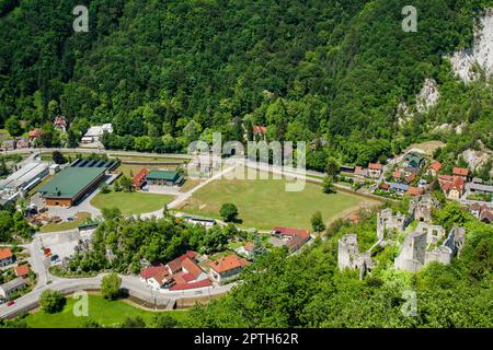 Panorama della città di Samobor in Croazia, verde paesaggio di campagna Foto Stock