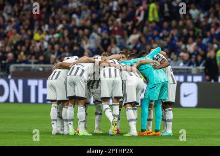 Milano, Italia. 26th Apr, 2023. Juventus FC giocatori durante la Coppa Italia 2022/23 Semifinale 2st partita di calcio a gambe tra FC Internazionale e Juventus FC allo Stadio Giuseppe Meazza, Milano, Italia il 26 aprile 2023 Credit: Independent Photo Agency/Alamy Live News Foto Stock