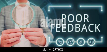 Testo che mostra ispirazione scarso feedback, panoramica aziendale valutazione ridotta data al prodotto e al servizio offerti Foto Stock