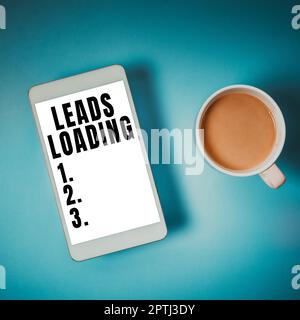 Scrittura visualizzazione di testo lead Caricamento, vetrina aziendale avviare i rapporti con il cliente con il processo di generazione Foto Stock