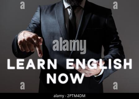 Visualizzazione dei segni Impara l'inglese ora, acquisizione di foto concettuali o acquisizione di conoscenze e competenze in lingua inglese Foto Stock