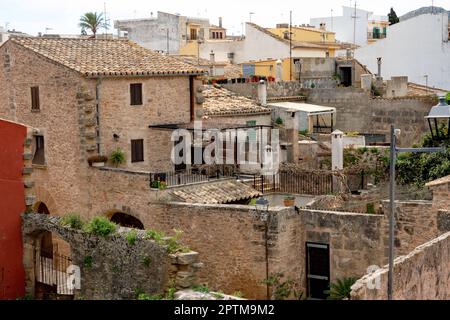 Alcudia, Mallorca, Spagna - 31,Marzo,2023, Città Vecchia medievale di Alcudia, Maiorca, Spagna Foto Stock