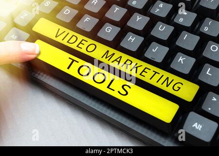 Scrittura a mano di testo Video Marketing Tools, tecnica fotografica concettuale utilizzata per aumentare il coinvolgimento del pubblico Foto Stock