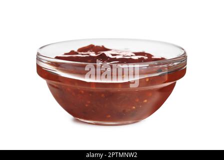 Ciotola di vetro di gustosa marmellata di fichi dolci isolato su bianco Foto Stock