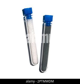 Pellet di idrossido di sodio e polvere di zinco in provetta con tappo. Ingrediente chimico cosmetico sulla tabella di laboratorio. Foto Stock