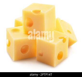 Piramide di cubetti di formaggio Emmental isolato su sfondo bianco. Il file contiene il percorso di ritaglio. Foto Stock