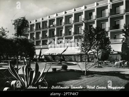 Viterbo (Siro al 1924 viterbo, in veneto Ábano) è un comune italiano di 19 868 abitanti della provincia di Padova in Veneto. Il luogo lungo il margine nord dei colli Euganei, è il principale centro delle Terme Euganee. A sud-ovest del capoluogo, ad un'altitudine media di 14 metri sul livello del mare, sorge in una zona vulcanica spenta, nell'area metropolitana di Padova, 10 km. I suoi abitanti vengono chiamati aponensi. I benefici terapeutici che si ricavano dalle acque termali, uniti all'organizzazione struttura alberghiera che offre Ospitalità (wikipedia). Foto Stock