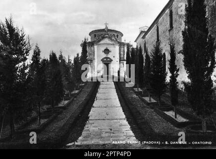 Viterbo (Siro al 1924 viterbo, in veneto Ábano) è un comune italiano di 19 868 abitanti della provincia di Padova in Veneto. Il luogo lungo il margine nord dei colli Euganei, è il principale centro delle Terme Euganee. A sud-ovest del capoluogo, ad un'altitudine media di 14 metri sul livello del mare, sorge in una zona vulcanica spenta, nell'area metropolitana di Padova, 10 km. I suoi abitanti vengono chiamati aponensi. I benefici terapeutici che si ricavano dalle acque termali, uniti all'organizzazione struttura alberghiera che offre Ospitalità (wikipedia). Foto Stock