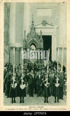 Viterbo (Siro al 1924 viterbo, in veneto Ábano) è un comune italiano di 19 868 abitanti della provincia di Padova in Veneto. Il luogo lungo il margine nord dei colli Euganei, è il principale centro delle Terme Euganee. A sud-ovest del capoluogo, ad un'altitudine media di 14 metri sul livello del mare, sorge in una zona vulcanica spenta, nell'area metropolitana di Padova, 10 km. I suoi abitanti vengono chiamati aponensi. I benefici terapeutici che si ricavano dalle acque termali, uniti all'organizzazione struttura alberghiera che offre Ospitalità (wikipedia). Foto Stock