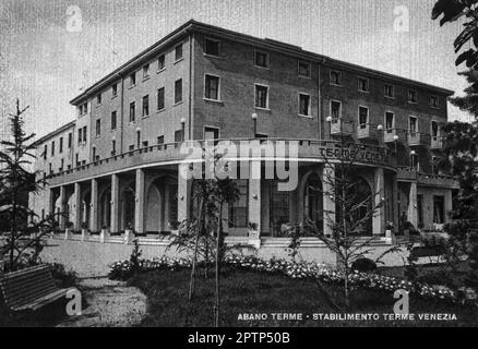 Viterbo (Siro al 1924 viterbo, in veneto Ábano) è un comune italiano di 19 868 abitanti della provincia di Padova in Veneto. Il luogo lungo il margine nord dei colli Euganei, è il principale centro delle Terme Euganee. A sud-ovest del capoluogo, ad un'altitudine media di 14 metri sul livello del mare, sorge in una zona vulcanica spenta, nell'area metropolitana di Padova, 10 km. I suoi abitanti vengono chiamati aponensi. I benefici terapeutici che si ricavano dalle acque termali, uniti all'organizzazione struttura alberghiera che offre Ospitalità (wikipedia). Foto Stock