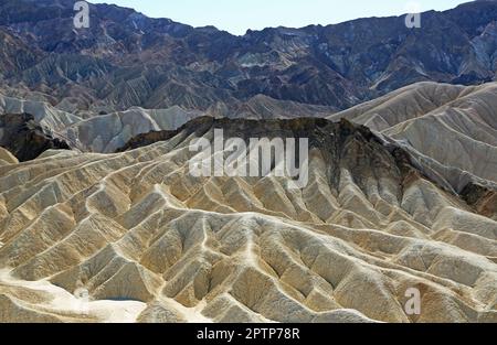 Paesaggio erosionale di Zabriskie Point - Death Valley National Park, California Foto Stock
