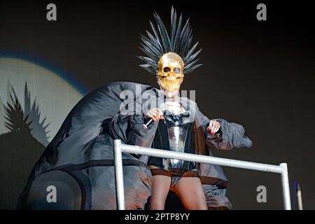 Close-up di Grace Jones rivestimento padiglione sul palco principale al OnBlackheath Music Festival 2019 Foto Stock