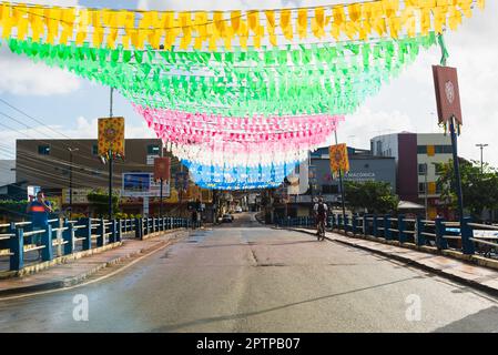 Valenca, Bahia, Brasile - 24 giugno 2022: Decorazione per la Festa Junina de Sao Joao nella città di Valenca, Bahia. Foto Stock