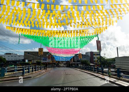 Valenca, Bahia, Brasile - 24 giugno 2022: Decorazione per la Festa Junina de Sao Joao nella città di Valenca, Bahia. Foto Stock