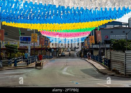 Valenca, Bahia, Brasile - 24 giugno 2022: Decorazione per la Festa Junina de Sao Joao nella città di Valenca, Bahia. Foto Stock