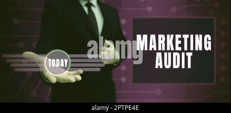 Firma che mostra Marketing Audit, Word scritto su esame e analisi delle attività di marketing Foto Stock