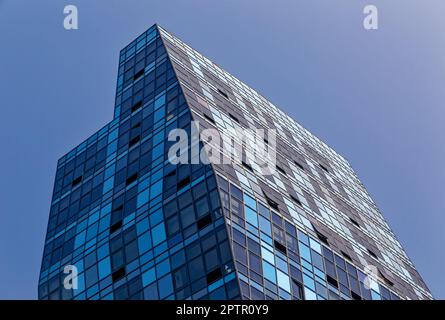 Blue è due edifici: Il più alto, stranamente cantilever 103 Norfolk Street è su una zona commerciale lotto, Unito a residenziale-zoned 105 Norfolk Street. Foto Stock