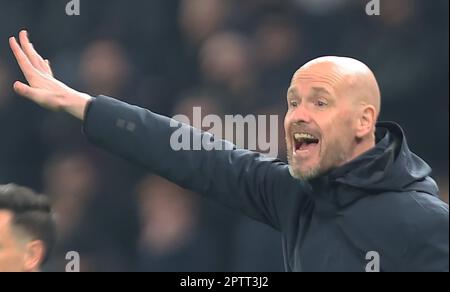 Erik Ten Hag, manager del Manchester United, durante la partita di calcio della Premier League inglese tra Tottenham Hotspur e il Manchester United a Tottenham ho Foto Stock