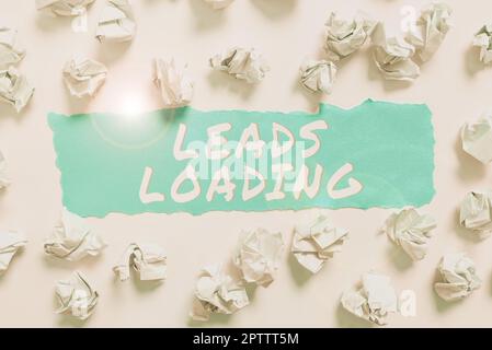 Scrittura visualizzazione di testo lead Caricamento, concetto di business avviare il cliente riguarda il processo di generazione Foto Stock