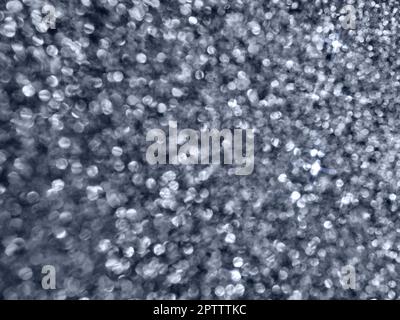 Luce bokeh di bianco luccicante. Sfondo grigio bianco argento glitter texture nero. Carta da imballaggio scintillante con paillettes e scintille. Festivo Foto Stock