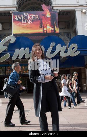 Claudia Shaffer, figlia della sceneggiatrice di Wickerman Anthony Shaffer, mostra la sua disastrazione dal remake non autorizzato del film cult di suo padre, con Nicolas Cage a Londra. Foto Stock