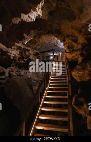 L'iconico e popolare sistema di grotte di Engelbrecht, che è una sinkhole sotto il CBD di Mt Gambier nell'Australia Meridionale, Australia Foto Stock