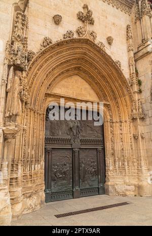 Particolare delle sculture sul portale principale della Cattedrale di Santa Maria. Burgos, Spagna Foto Stock