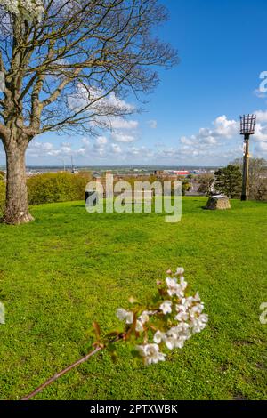 La vista da Windmill Hill Gravesend verso il molo di Tilbury Foto Stock