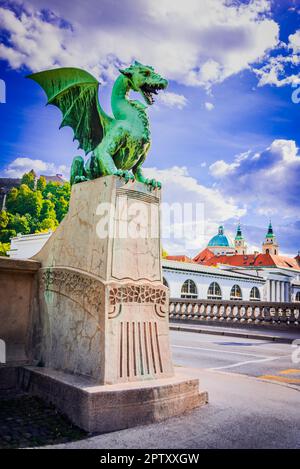 Lubiana, Slovenia. Ponte del drago (Zmajski Most), simbolo di Lubiana, capitale della Slovenia, Europa. Foto Stock