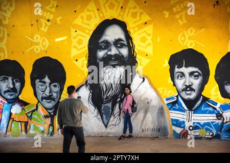 India, Uttarakhand, Rishikesh, abbandonato Maharishi Mahesh Yogi Ashram (Beatles Ashram). Ora appartenente al Parco Nazionale del Rajaji, riserva delle tigri. Foto Stock