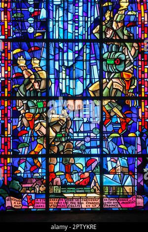 Chiesa,dove,durante,American Airborne operazione,US paracadutista,John Steele's.John Steele,paracadute,catturato,su,la,chiesa,campanile,e,lui,appeso,fingendo,di,essere,dead.an effigy,manichino,di,lui,insieme,con,paracadute,1944 francese,chiesa,liberatore,in,primo,francese,villaggio,italiano,in,italiano,paracadutes,in,francese,francese,italiano,in,francese,italiano,in,francese,italiano,italiano,in,francese,italiano,francese,italiano,italiano,in,italiano,francese,italiano,in,francese,francese,italiano,italiano,italiano,in,italiano,italiano,italiano,italiano,in,italiano,italiano,italiano,italiano,in,francese,italiano,italiano,italiano,in,francese,italiano,italiano,in,italiano,francese,italiano,italiano,italiano,italiano,in,italiano,francese,italiano,italiano,italiano,italiano Foto Stock