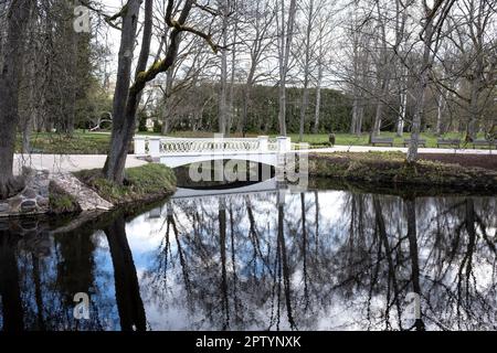 Il parco di Kemeri è uno dei parchi pubblici più antichi e più importanti della Lettonia fuori riga, il parco di Kemeri Resort, Lettonia Foto Stock