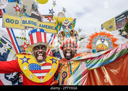 Miami Florida,Coconut Grove,Goombay Festival,celebrazione evento comunità Bahamian quartiere,uomo nero africano uomini costumi maschili regalia, Foto Stock