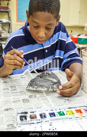 Miami Florida,Frederick Douglass Elementary School campus primario,scuola di arte interna della città,studenti africani neri,ragazzi maschi pa Foto Stock